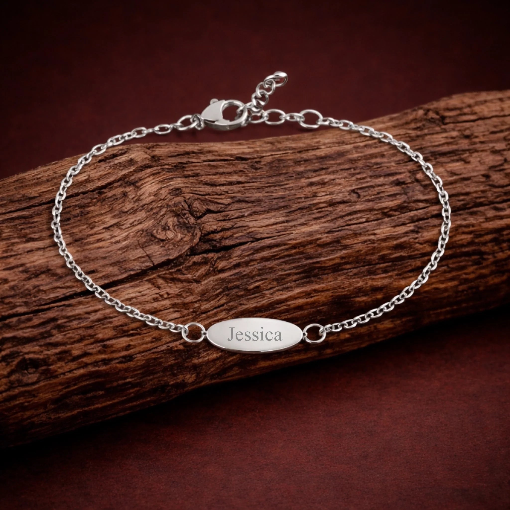 Armbånd i 18K guld med gravering — barselsgave til mor fra Minegenverden.dk